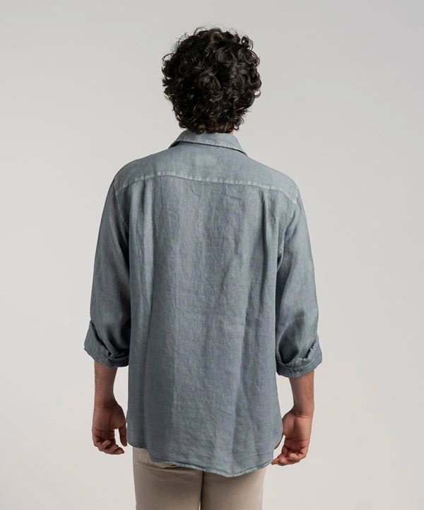 camisa lino azul espalda