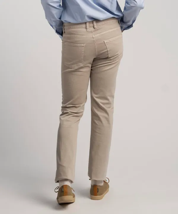 pantalon chino beige espalda