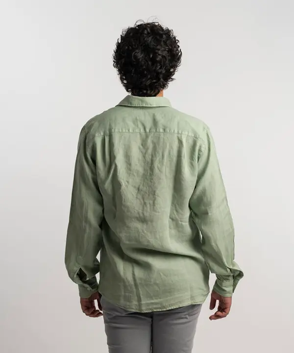 camisa lino verde espalda